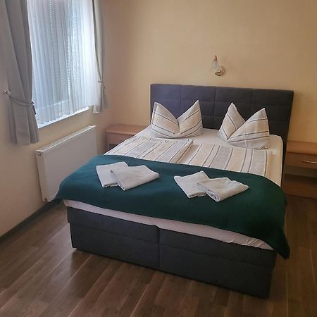 Pension Kuehnauer Hof Дессау Экстерьер фото