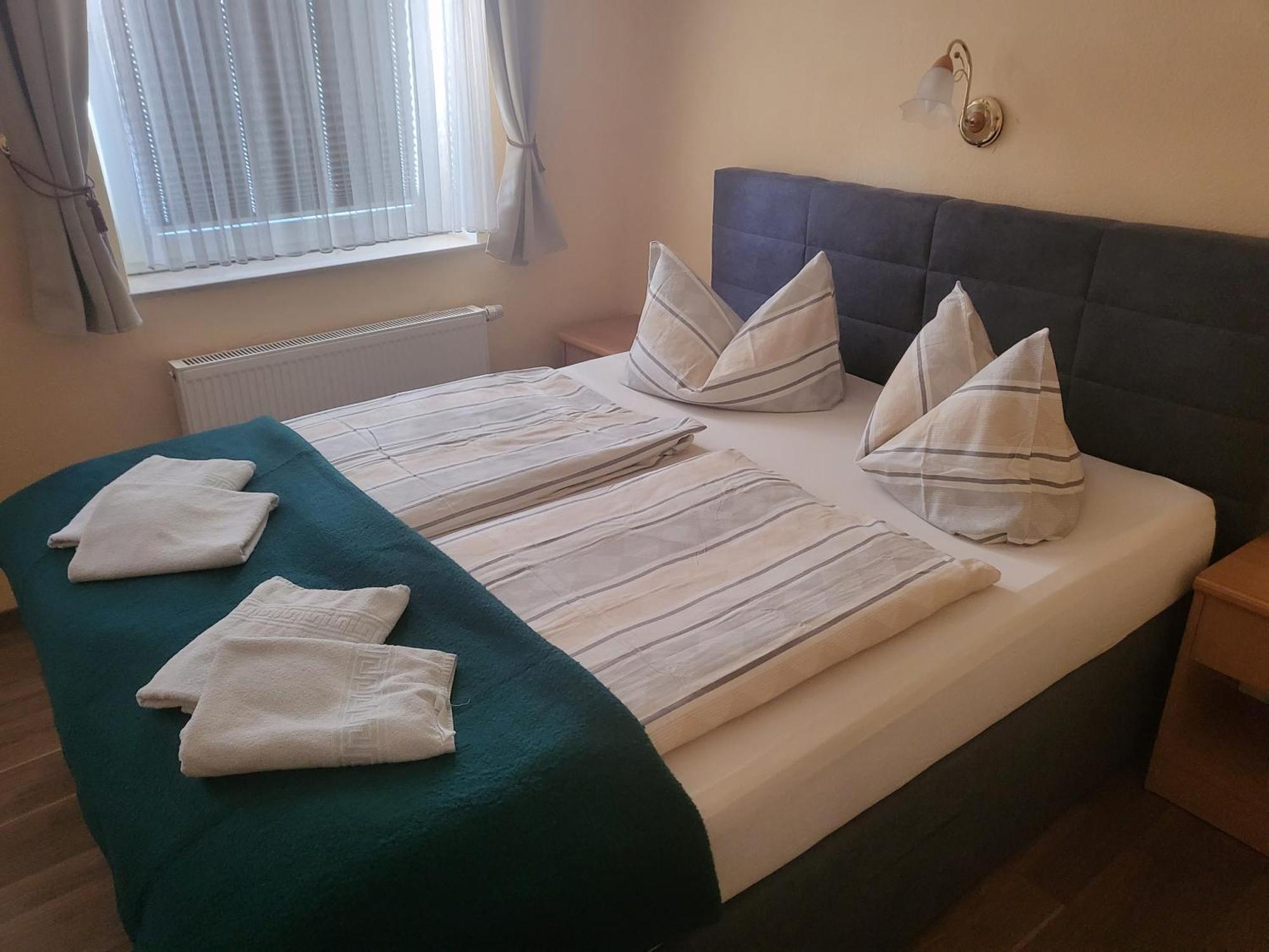 Pension Kuehnauer Hof Дессау Экстерьер фото