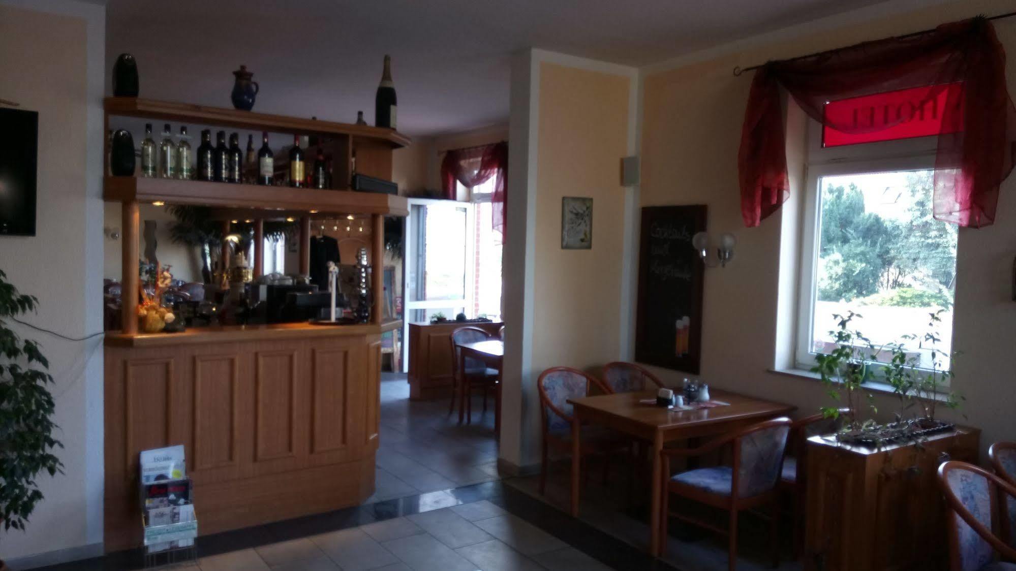 Pension Kuehnauer Hof Дессау Экстерьер фото